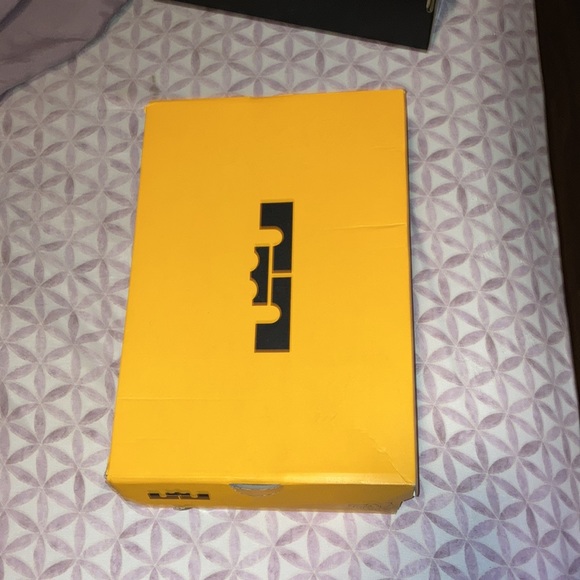 I had the shoes for one week, and they are in really good condition - Picture 3 of 4